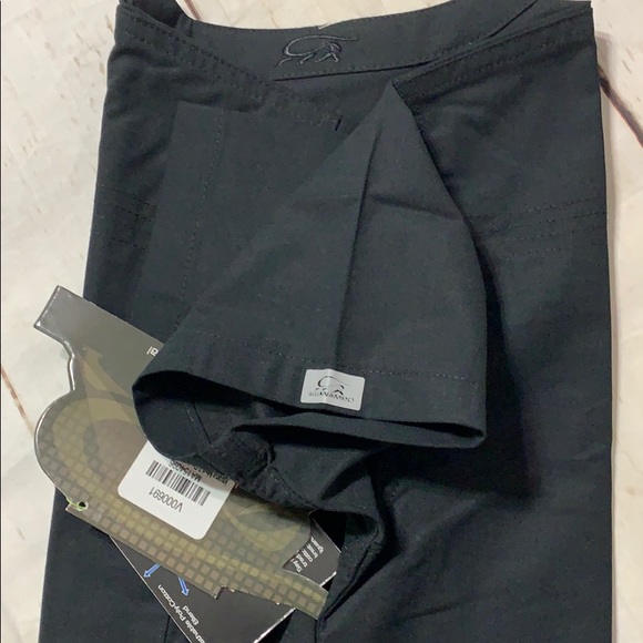 IguanaMed Women's MedFlex V-Neck Scrub Black/Black - Picture 7 of 8